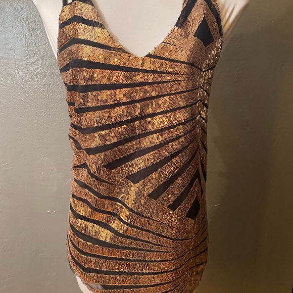 LAVISH Geometric Copper/Black Sequin Top - Picture 11 of 16